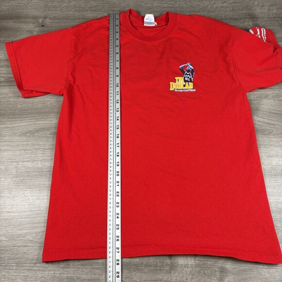 TIM DUNCAN Character Award Winner T-Shirt Mens Size Large San Antonio Spurs Red - Picture 6 of 11